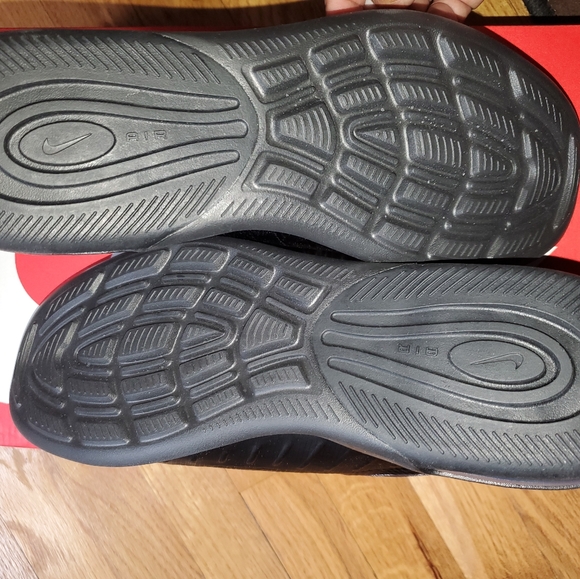 Nike Air Max Axis Premium Sneakers - Picture 5 of 9